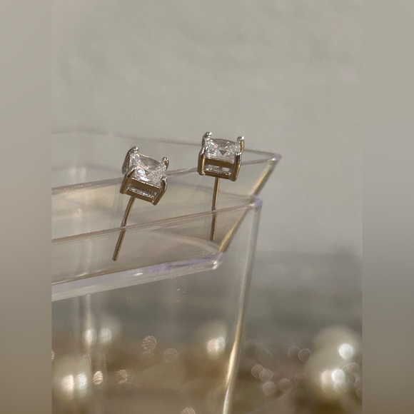 CZ and silver stud earrings NWOT - Picture 14 of 15